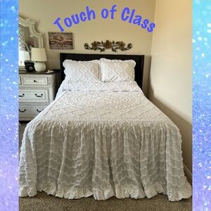 Touch of Class Chenille Bedspread & Shams Queen